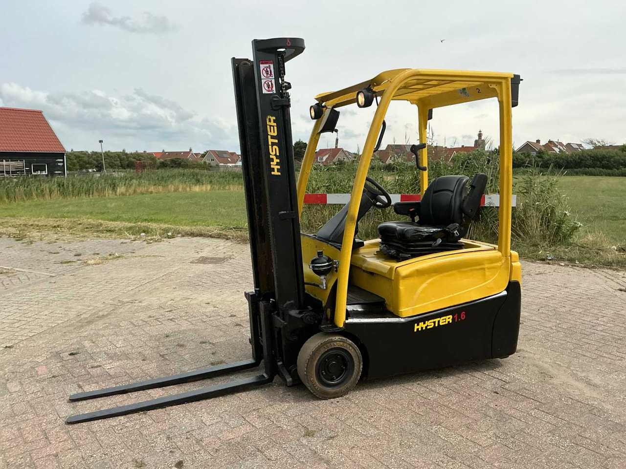 2016 HYSTER J16XNTMWB FORKLIFT - Forklift: gambar 1 2016 HYSTER J16XNTMWB FORKLIFT - Forklift: gambar 1