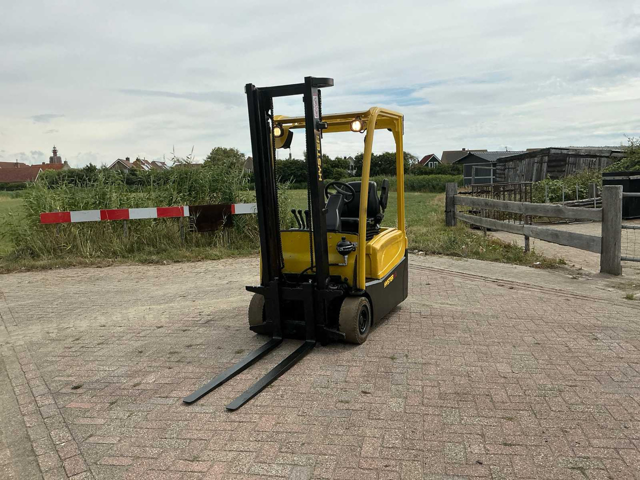 2016 HYSTER J16XNTMWB FORKLIFT - Forklift: gambar 2 2016 HYSTER J16XNTMWB FORKLIFT - Forklift: gambar 2