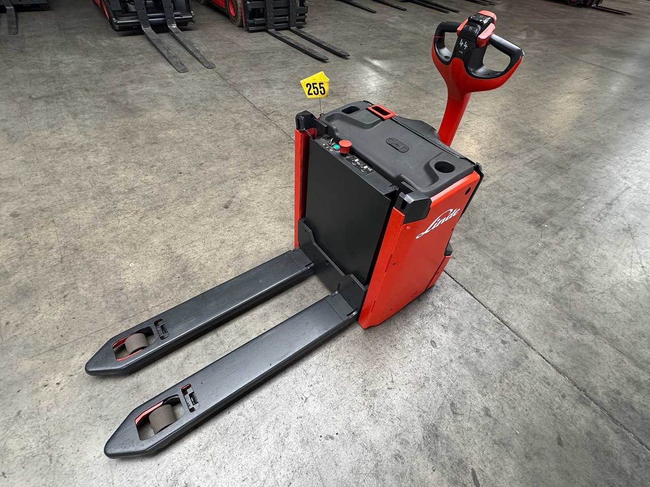 2016 LINDE T16L PALLET TRUCK ANT STACKER INITIAL STROKE 1,847 HOURS - Forklift: gambar 3 2016 LINDE T16L PALLET TRUCK ANT STACKER INITIAL STROKE 1,847 HOURS - Forklift: gambar 3
