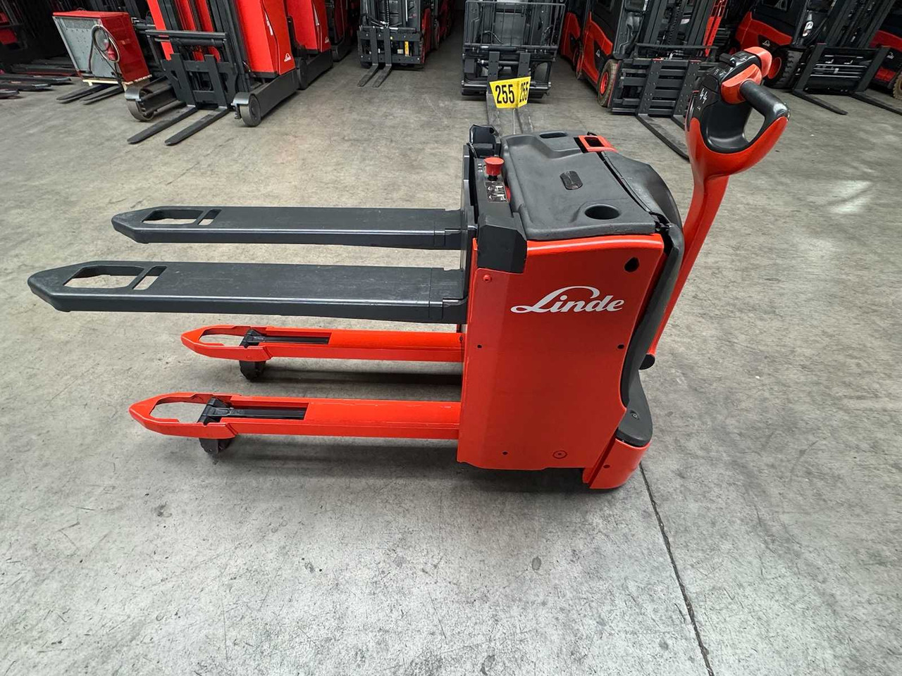 2016 LINDE T16L PALLET TRUCK ANT STACKER INITIAL STROKE 1,847 HOURS - Forklift: gambar 1 2016 LINDE T16L PALLET TRUCK ANT STACKER INITIAL STROKE 1,847 HOURS - Forklift: gambar 1