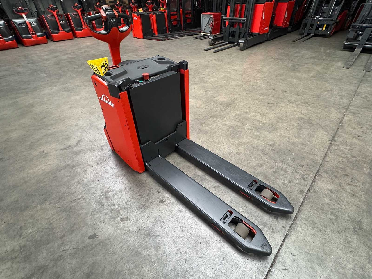 2016 LINDE T16L PALLET TRUCK ANT STACKER INITIAL STROKE 1,847 HOURS - Forklift: gambar 5 2016 LINDE T16L PALLET TRUCK ANT STACKER INITIAL STROKE 1,847 HOURS - Forklift: gambar 5