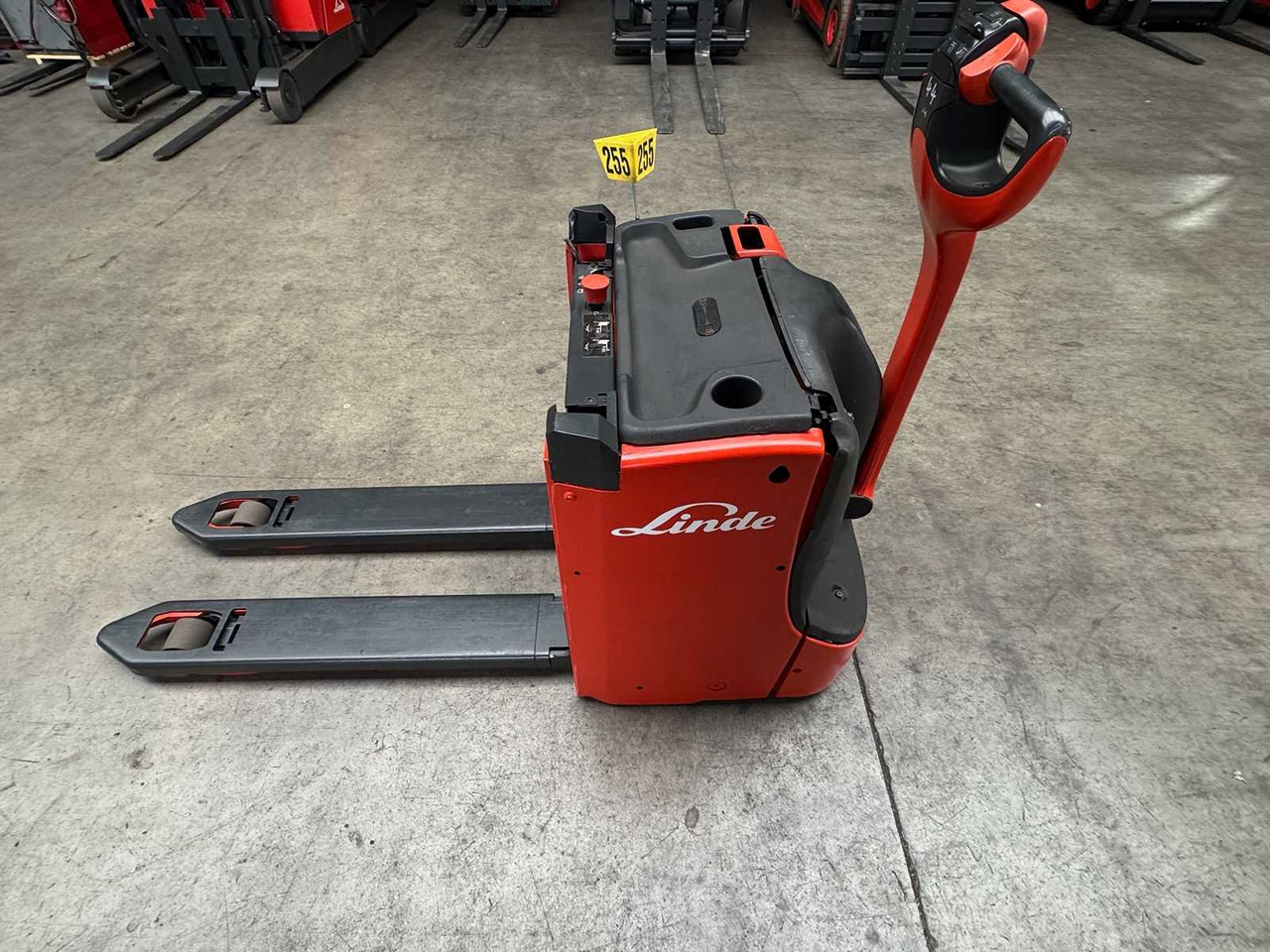 2016 LINDE T16L PALLET TRUCK ANT STACKER INITIAL STROKE 1,847 HOURS - Forklift: gambar 2 2016 LINDE T16L PALLET TRUCK ANT STACKER INITIAL STROKE 1,847 HOURS - Forklift: gambar 2