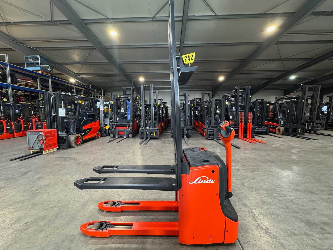 2017 LINDE T16L PALLET TRUCK ANT STACKER INITIAL STROKE 1,677 HOURS - Forklift: gambar 1 2017 LINDE T16L PALLET TRUCK ANT STACKER INITIAL STROKE 1,677 HOURS - Forklift: gambar 1