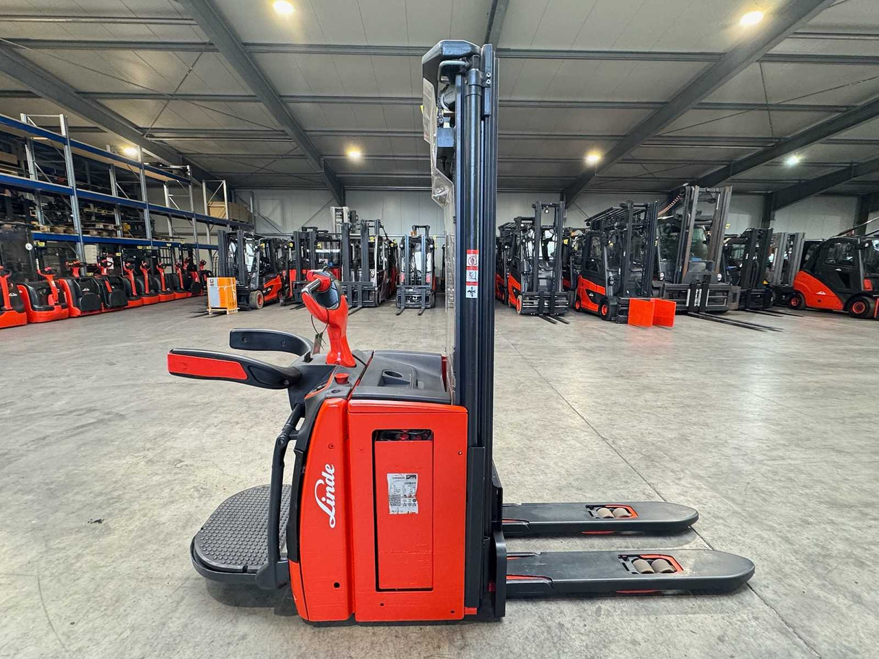2019 SERVICE +UVV 01/2026 LINDE L16API 1,600KG TRIPLEX 470CM PALLET TRUCK INITIAL LIFT SCALE 2,779 HOURS - Forklift: gambar 3 2019 SERVICE +UVV 01/2026 LINDE L16API 1,600KG TRIPLEX 470CM PALLET TRUCK INITIAL LIFT SCALE 2,779 HOURS - Forklift: gambar 3