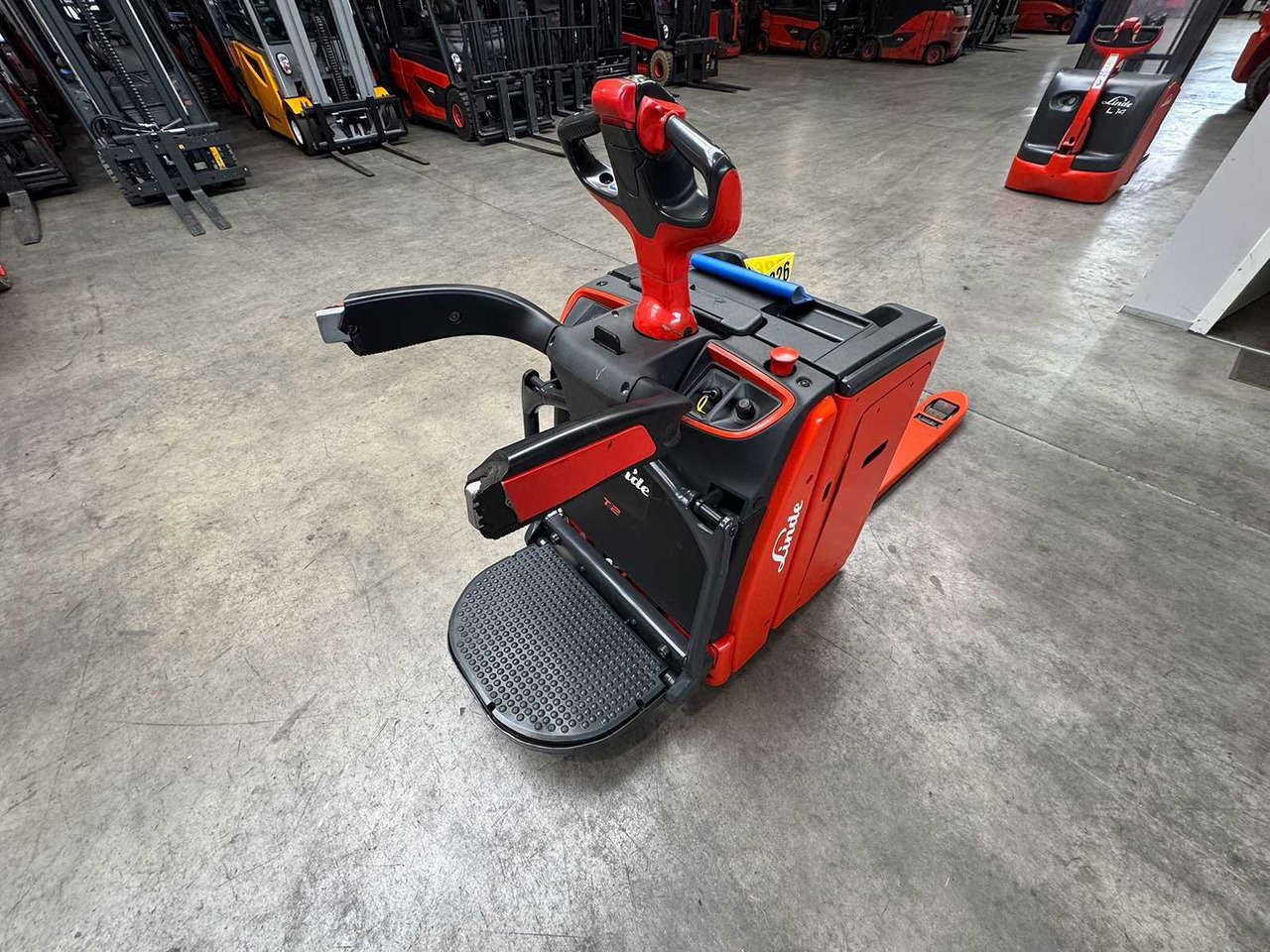 2020 SERVICE + UVV 10/2026 LINDE T20AP 2,000KG PALLET TRUCK ANT STACKER PLATFORM T20 AP 2,536 HOURS - Forklift: gambar 4 2020 SERVICE + UVV 10/2026 LINDE T20AP 2,000KG PALLET TRUCK ANT STACKER PLATFORM T20 AP 2,536 HOURS - Forklift: gambar 4