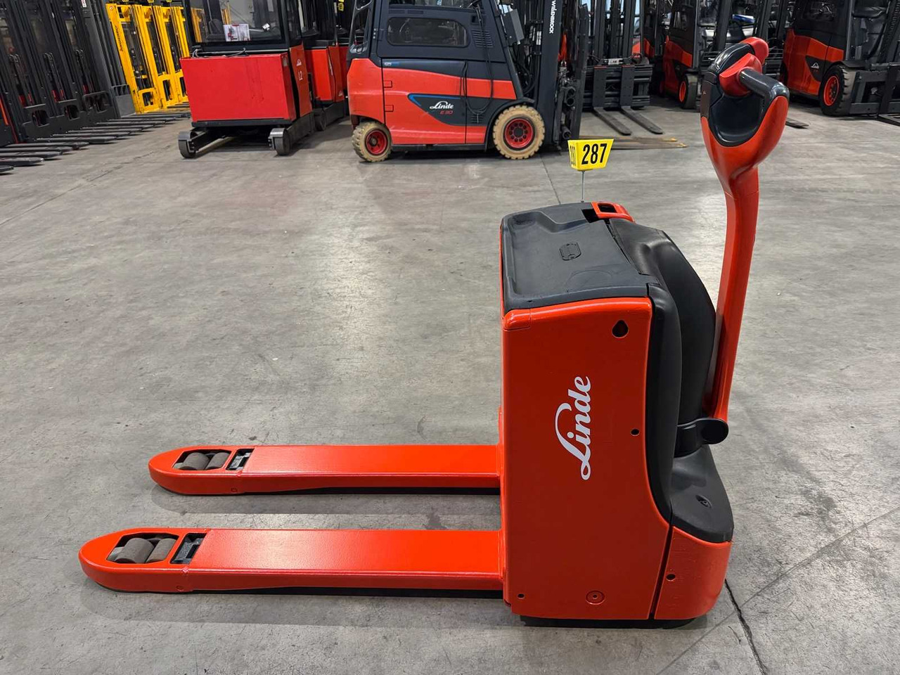 2020 SERVICE + UVV 12/2026 LINDE T16 1,600KG PALLET TRUCK ANT STACKER INITIAL STROKE 1,694 HOURS - Forklift: gambar 4 2020 SERVICE + UVV 12/2026 LINDE T16 1,600KG PALLET TRUCK ANT STACKER INITIAL STROKE 1,694 HOURS - Forklift: gambar 4