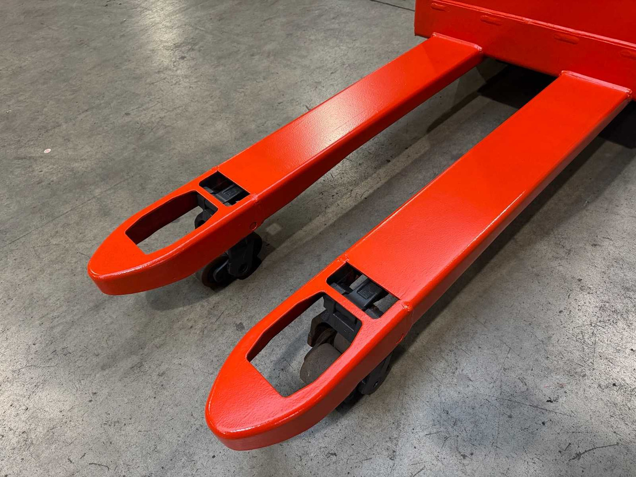 2020 SERVICE + UVV 12/2026 LINDE T16 1,600KG PALLET TRUCK ANT STACKER INITIAL STROKE 1,694 HOURS - Forklift: gambar 3 2020 SERVICE + UVV 12/2026 LINDE T16 1,600KG PALLET TRUCK ANT STACKER INITIAL STROKE 1,694 HOURS - Forklift: gambar 3