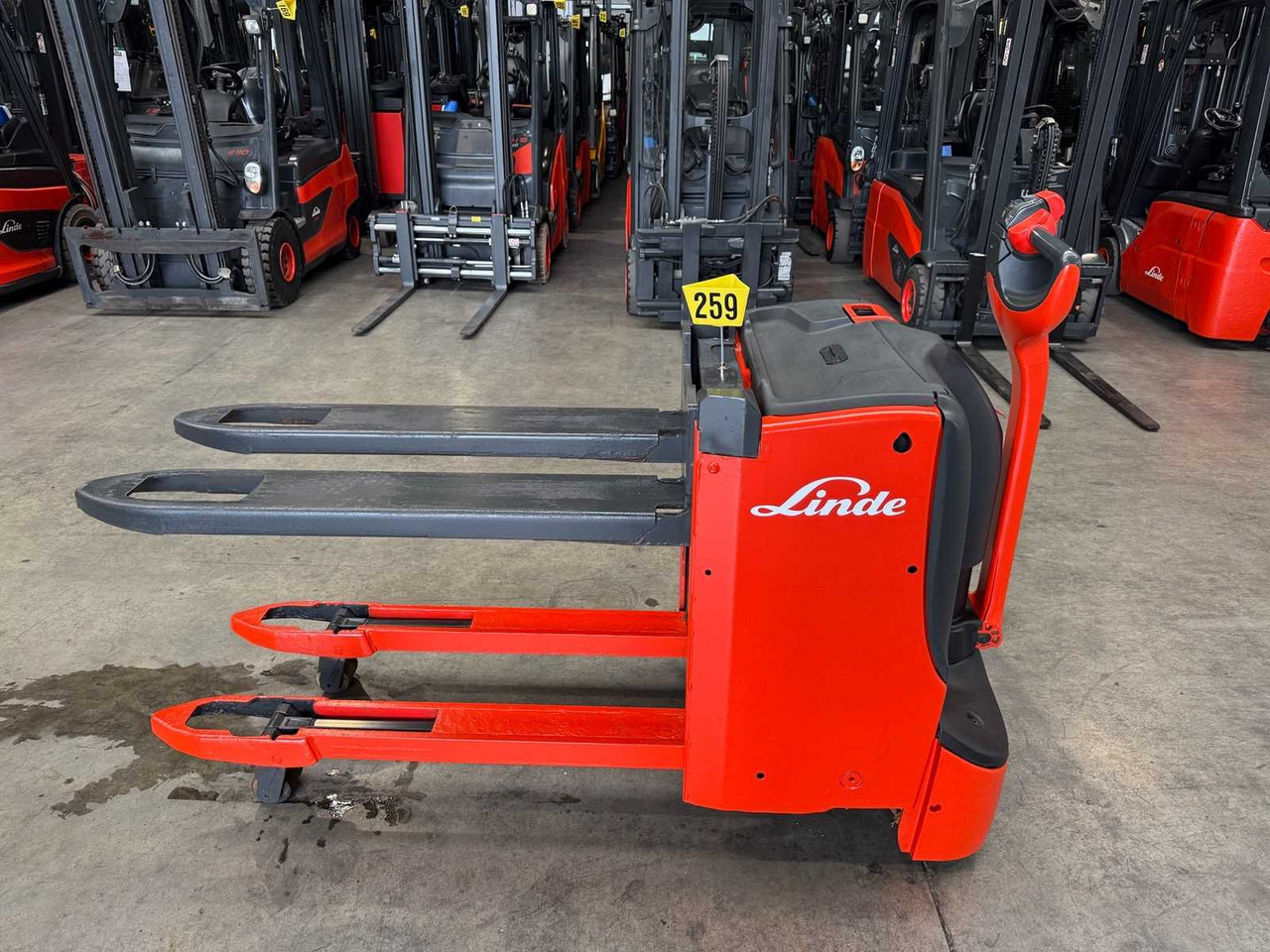 2021 LINDE T16L PALLET TRUCK ANT STACKER INITIAL STROKE 1,675 HOURS - Forklift: gambar 1 2021 LINDE T16L PALLET TRUCK ANT STACKER INITIAL STROKE 1,675 HOURS - Forklift: gambar 1