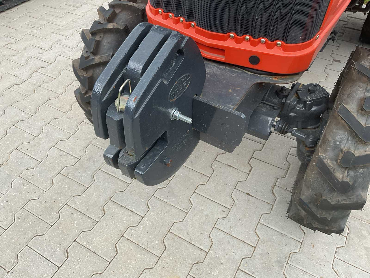 Avenger - Traktor kompak: gambar 3 Avenger - Traktor kompak: gambar 3