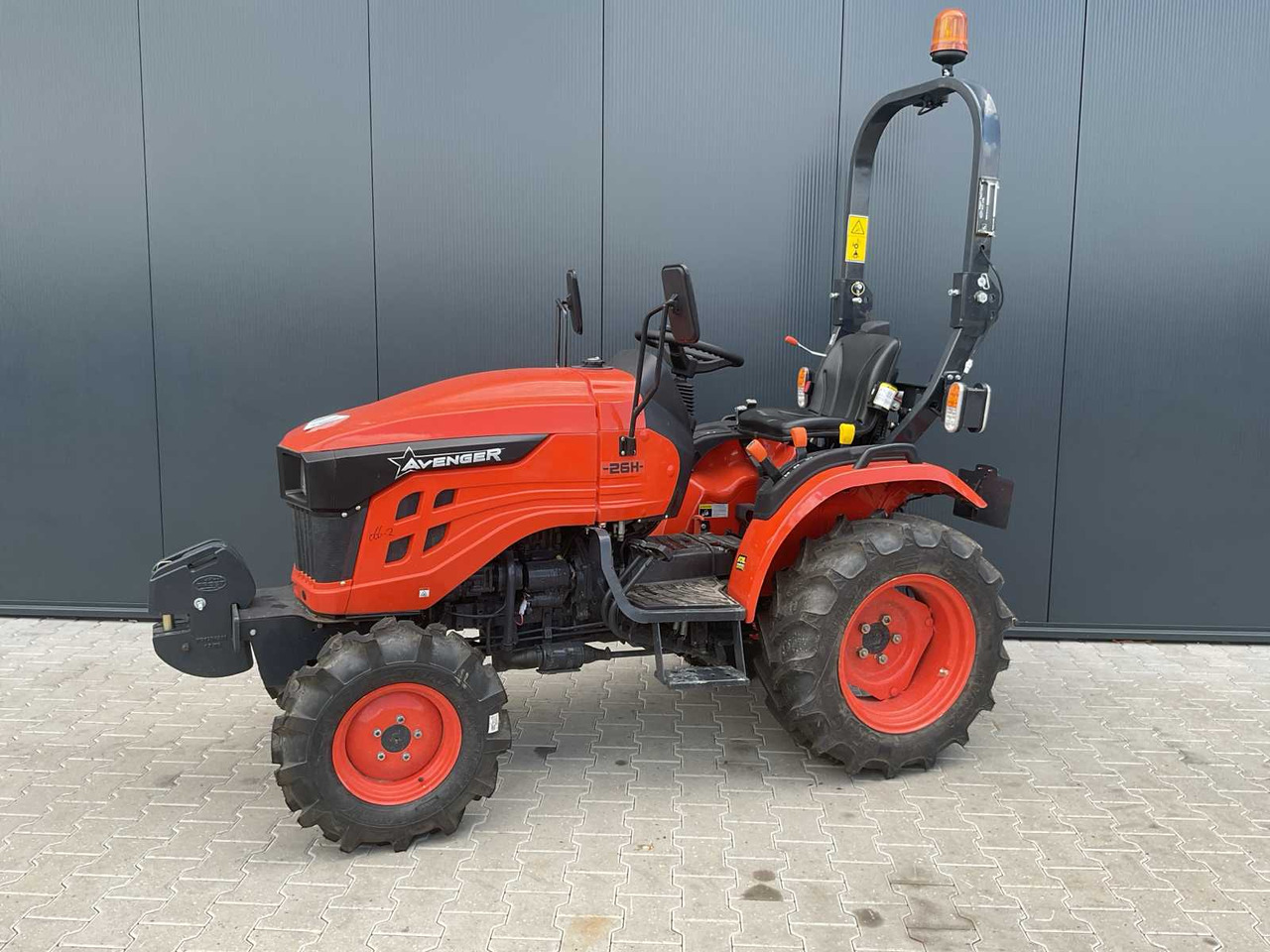 Avenger - Traktor kompak: gambar 1 Avenger - Traktor kompak: gambar 1