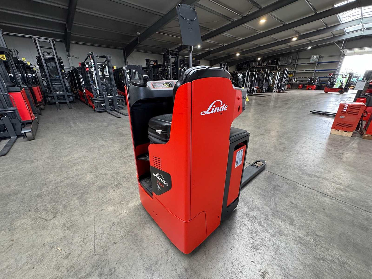 BATTERY 46/2023 BJ.2020 SERVICE + UVV 08/2026 LINDE T20R PALLET TRUCK STACKER ANT 4,715 HOURS - Forklift: gambar 3 BATTERY 46/2023 BJ.2020 SERVICE + UVV 08/2026 LINDE T20R PALLET TRUCK STACKER ANT 4,715 HOURS - Forklift: gambar 3