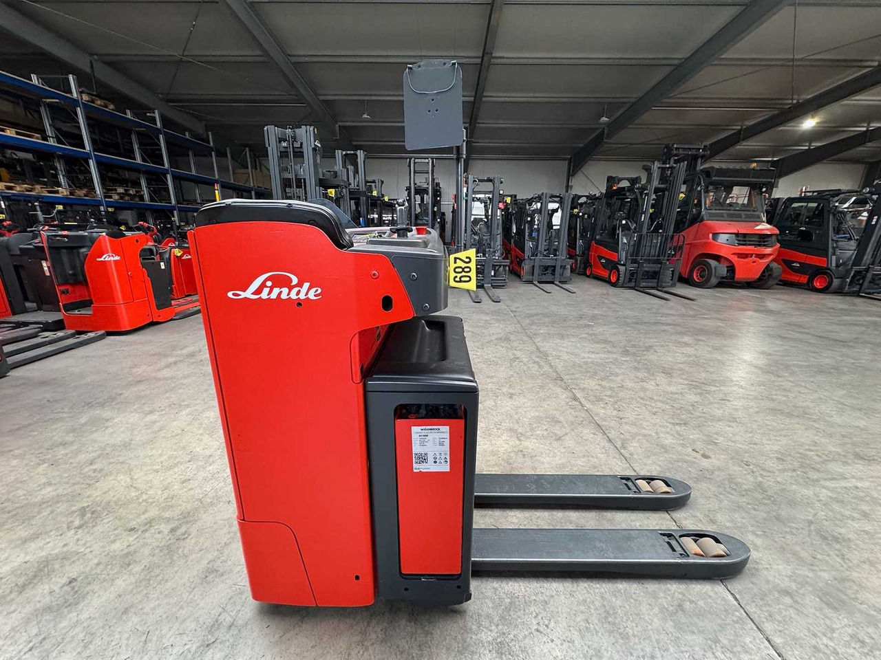 BATTERY 46/2023 BJ.2020 SERVICE + UVV 08/2026 LINDE T20R PALLET TRUCK STACKER ANT 4,715 HOURS - Forklift: gambar 2 BATTERY 46/2023 BJ.2020 SERVICE + UVV 08/2026 LINDE T20R PALLET TRUCK STACKER ANT 4,715 HOURS - Forklift: gambar 2