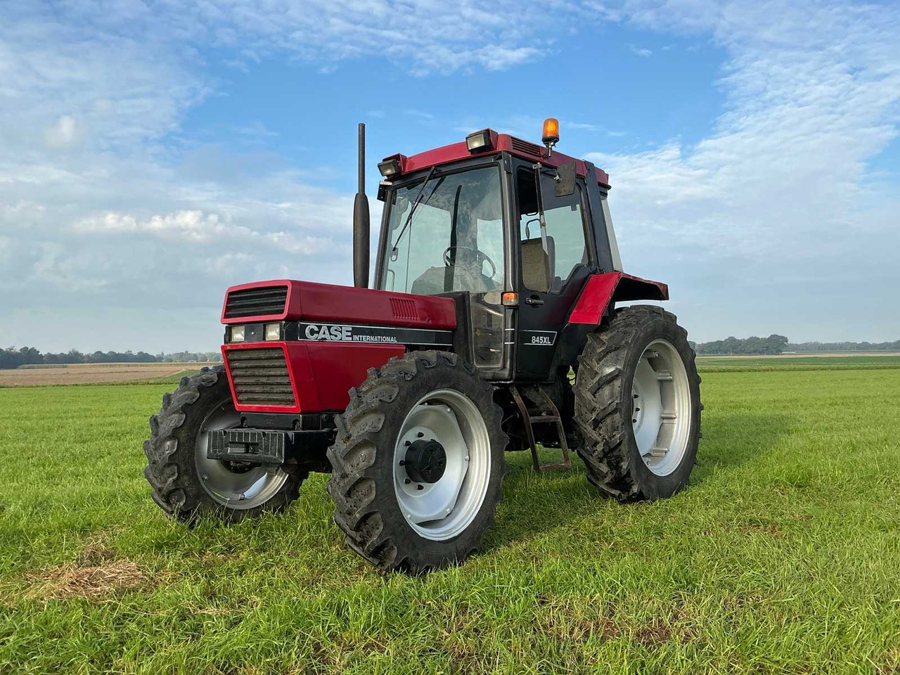 Case IH 845XL - Traktor: gambar 1 Case IH 845XL - Traktor: gambar 1