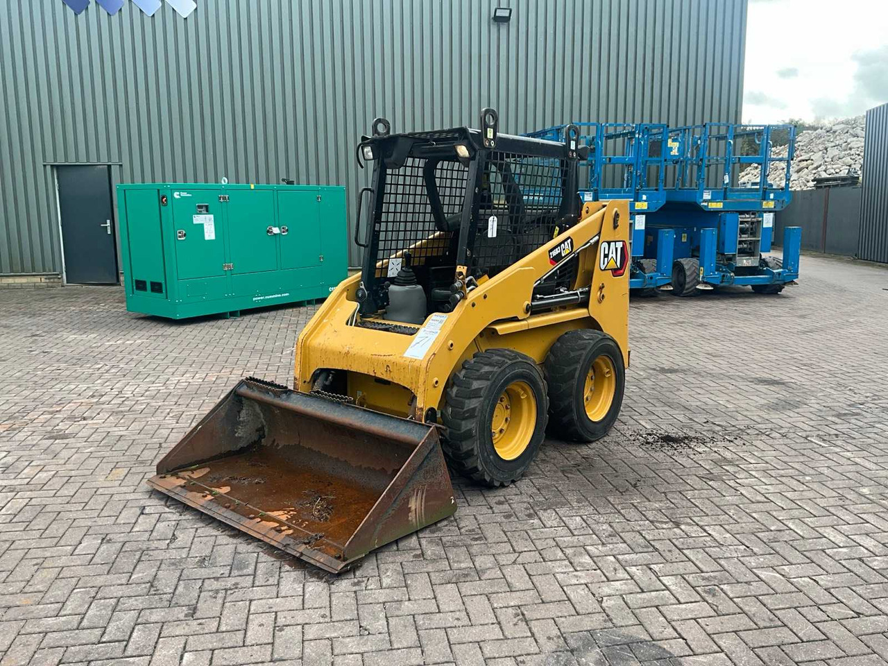 Caterpillar 216B3 - Skid steer: gambar 1 Caterpillar 216B3 - Skid steer: gambar 1
