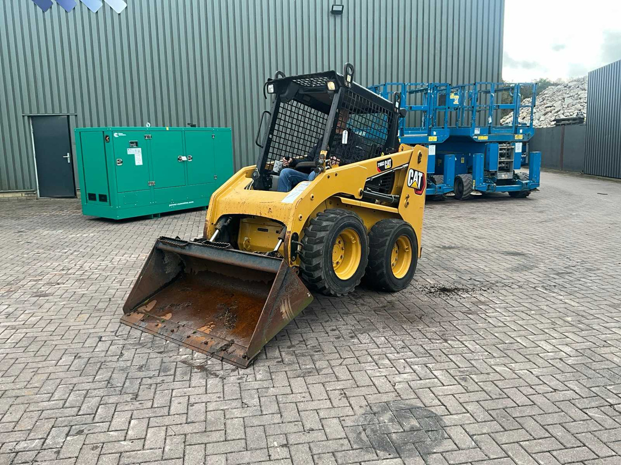 Caterpillar 216B3 - Skid steer: gambar 2 Caterpillar 216B3 - Skid steer: gambar 2
