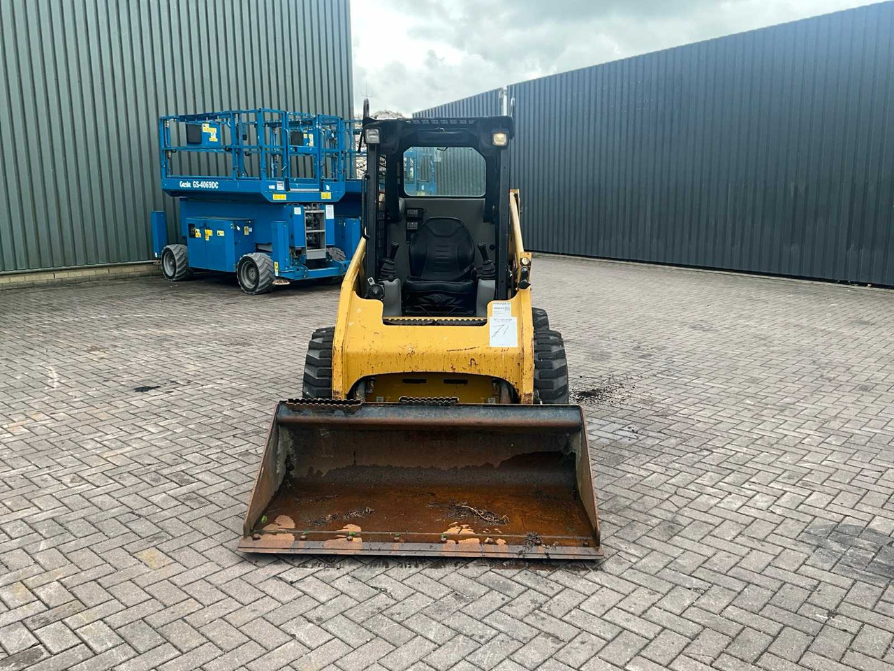 Caterpillar 216B3 - Skid steer: gambar 3 Caterpillar 216B3 - Skid steer: gambar 3