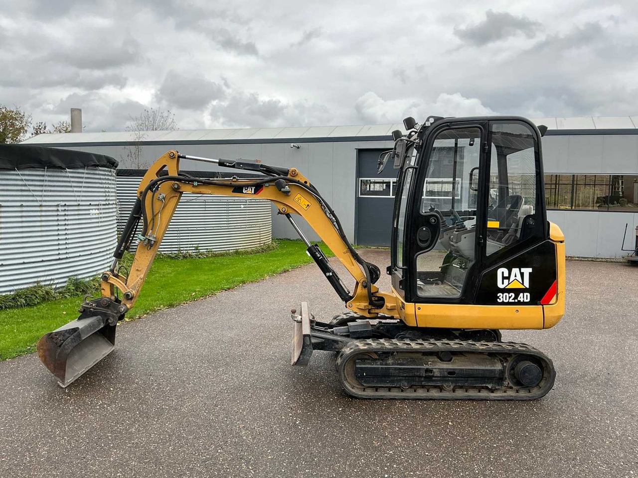 Caterpillar 302.4D - Ekskavator mini: gambar 2 Caterpillar 302.4D - Ekskavator mini: gambar 2