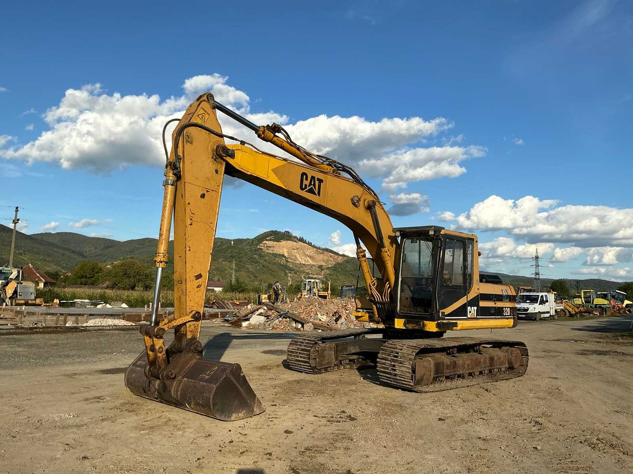 Caterpillar CATERPILLAR - 320 L - TRACKED EXCAVATOR - 1995 - Ekskavator perayap: gambar 1 Caterpillar CATERPILLAR - 320 L - TRACKED EXCAVATOR - 1995 - Ekskavator perayap: gambar 1