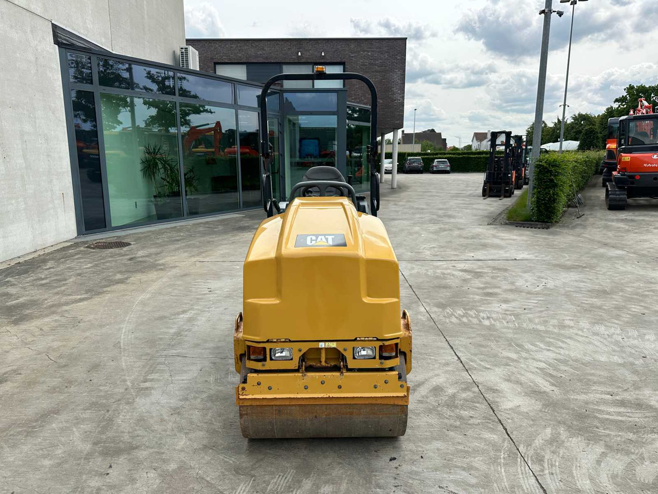 Caterpillar CB14 CB14B - Roller jalan: gambar 2 Caterpillar CB14 CB14B - Roller jalan: gambar 2