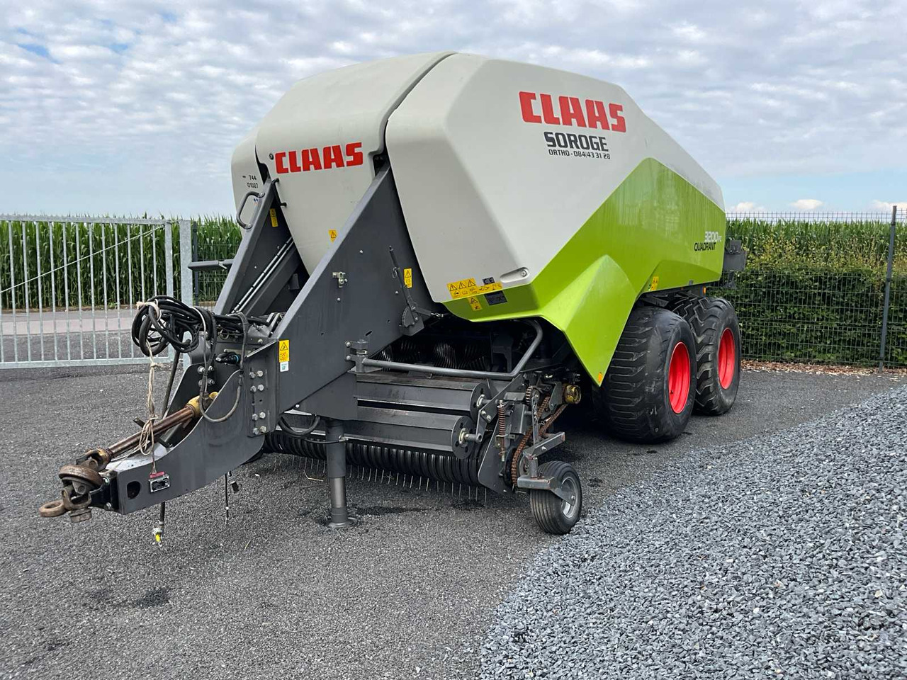 Claas 3200FC - Baler persegi: gambar 1 Claas 3200FC - Baler persegi: gambar 1
