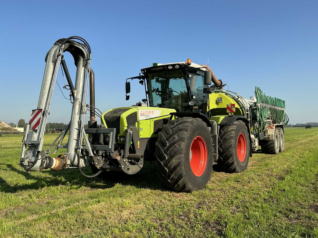 Claas Xerion 3800 Trac VC - PTLX 28 - Penyebar kotoran: gambar 1 Claas Xerion 3800 Trac VC - PTLX 28 - Penyebar kotoran: gambar 1