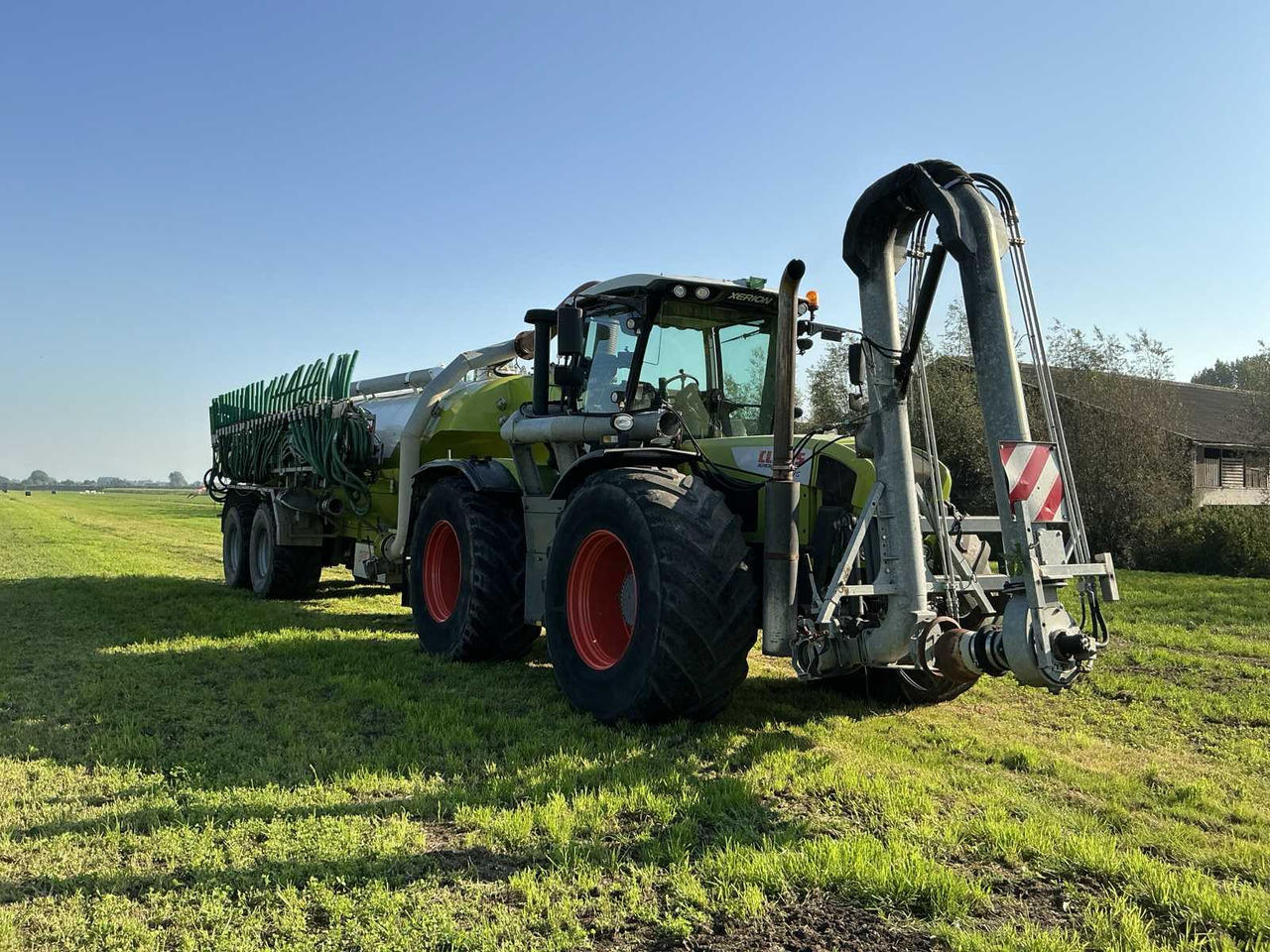 Claas Xerion 3800 Trac VC - PTLX 28 - Penyebar kotoran: gambar 2 Claas Xerion 3800 Trac VC - PTLX 28 - Penyebar kotoran: gambar 2