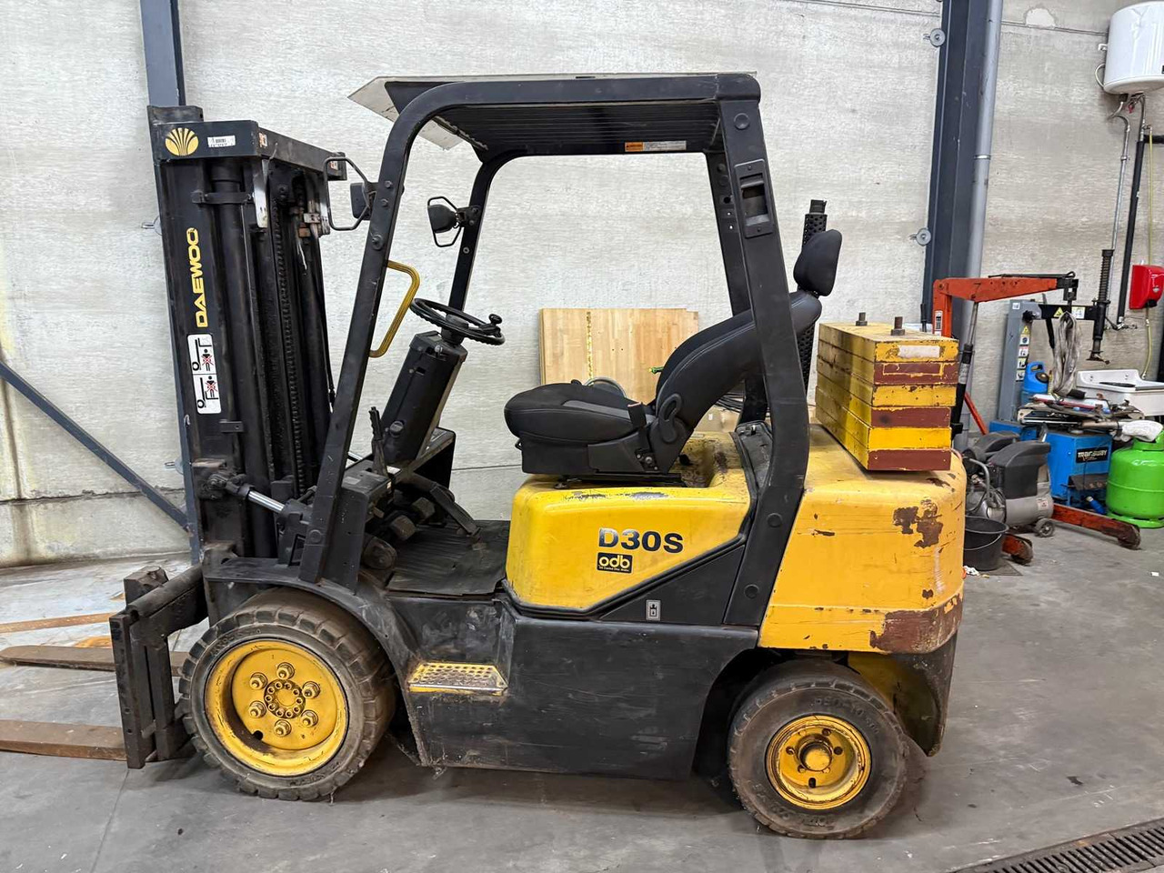 DAEWOO - 2005 - D30S - FORKLIFT - Forklift: gambar 2 DAEWOO - 2005 - D30S - FORKLIFT - Forklift: gambar 2