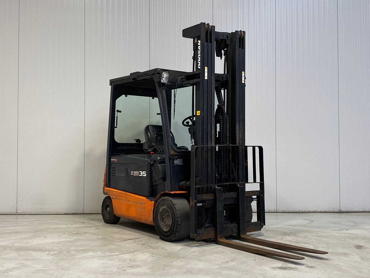DOOSAN - B35X-5 - FORKLIFT - Forklift: gambar 1 DOOSAN - B35X-5 - FORKLIFT - Forklift: gambar 1