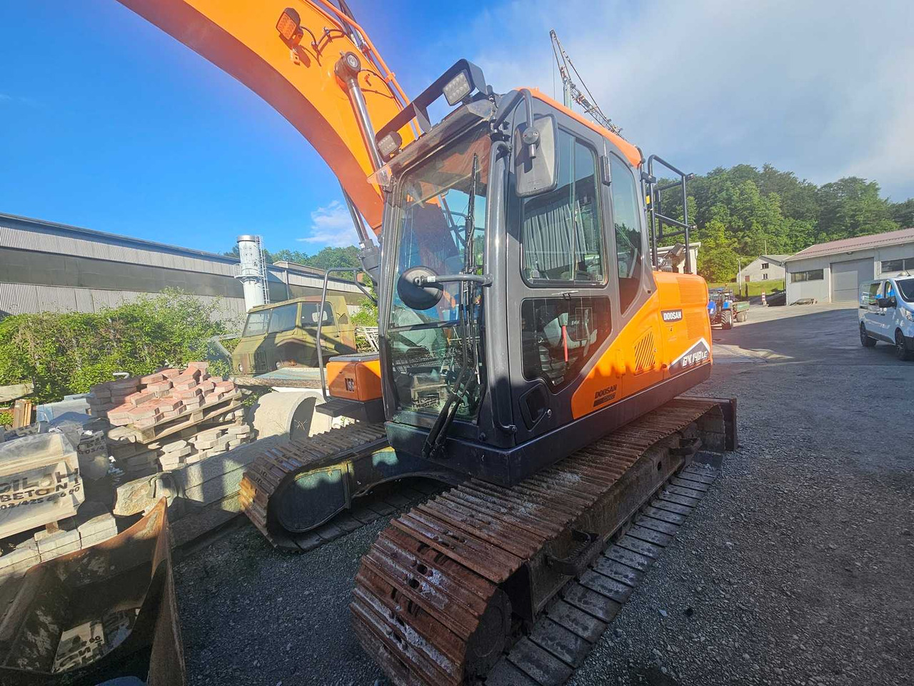 DOOSAN DX140LCR-7 - Ekskavator perayap: gambar 1 DOOSAN DX140LCR-7 - Ekskavator perayap: gambar 1