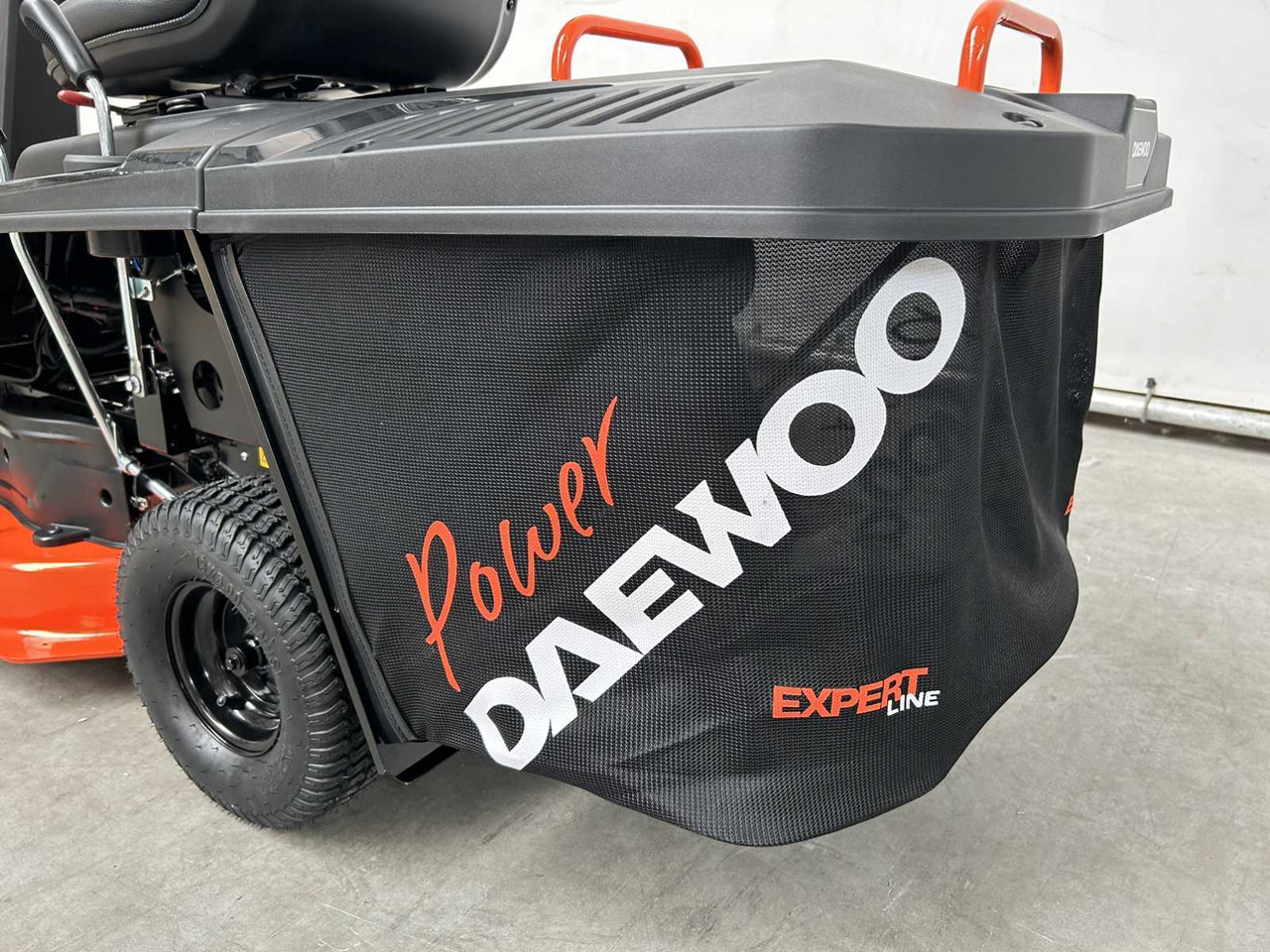 Daewoo DAXRM224 - Mesin pemotong rumput: gambar 5 Daewoo DAXRM224 - Mesin pemotong rumput: gambar 5