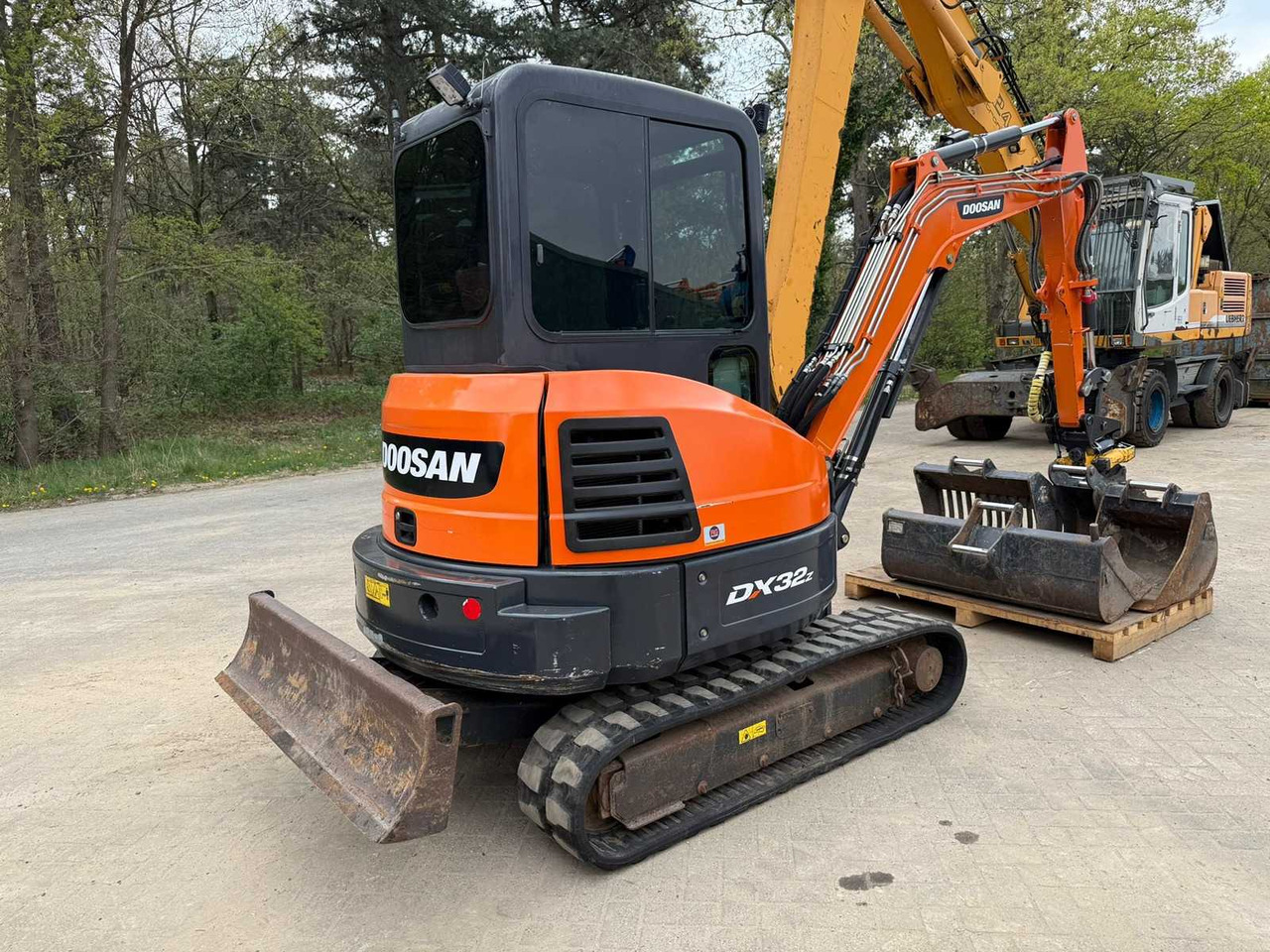 Doosan DX32Z - Ekskavator perayap: gambar 3 Doosan DX32Z - Ekskavator perayap: gambar 3