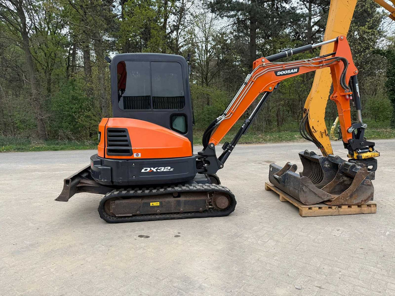 Doosan DX32Z - Ekskavator perayap: gambar 2 Doosan DX32Z - Ekskavator perayap: gambar 2