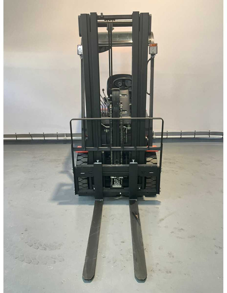 EP - EFL 181 - 4.8 METER TRIPLEX, LI-ION, FREE-LIFT, SIDE-SHIFT - FORKLIFT - Forklift: gambar 4 EP - EFL 181 - 4.8 METER TRIPLEX, LI-ION, FREE-LIFT, SIDE-SHIFT - FORKLIFT - Forklift: gambar 4