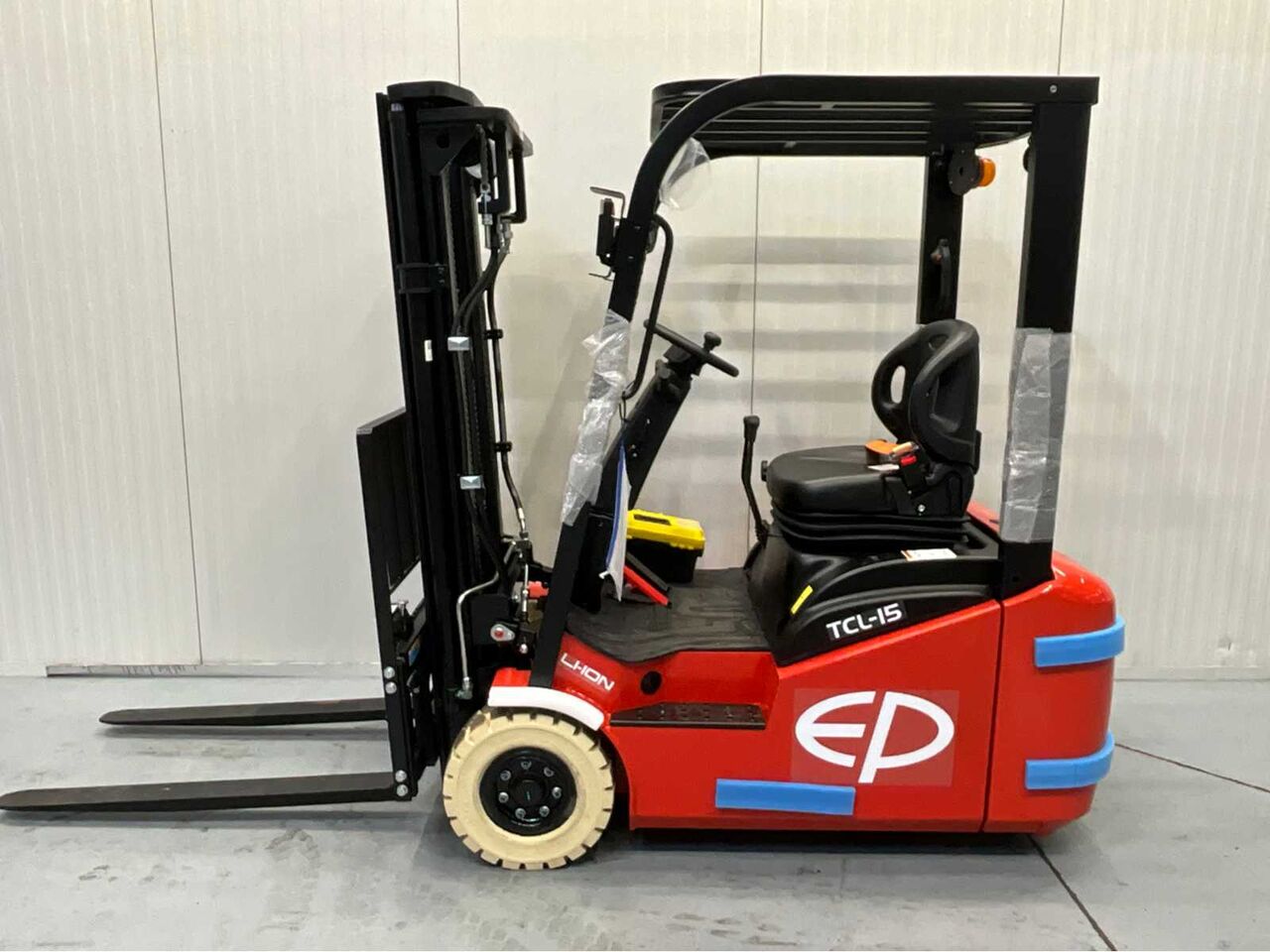 EP TCL152 FORKLIFT - TRIPLEX - FREELIFT - SIDESHIFT - BLUESPOT - 4.5M - Forklift: gambar 2 EP TCL152 FORKLIFT - TRIPLEX - FREELIFT - SIDESHIFT - BLUESPOT - 4.5M - Forklift: gambar 2