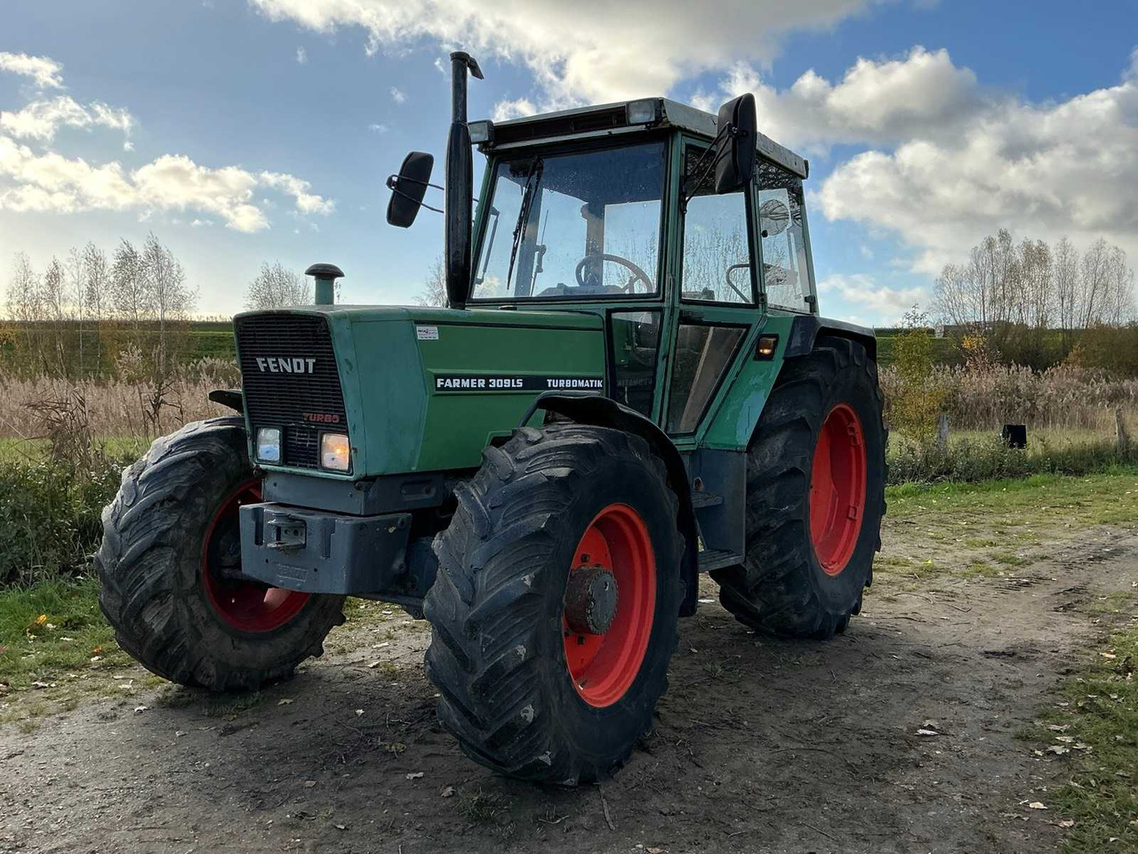 FENDT FARMER 309 LSA TURBOMATIK FOUR-WHEEL DRIVE AGRICULTURAL TRACTOR - Traktor: gambar 1 FENDT FARMER 309 LSA TURBOMATIK FOUR-WHEEL DRIVE AGRICULTURAL TRACTOR - Traktor: gambar 1