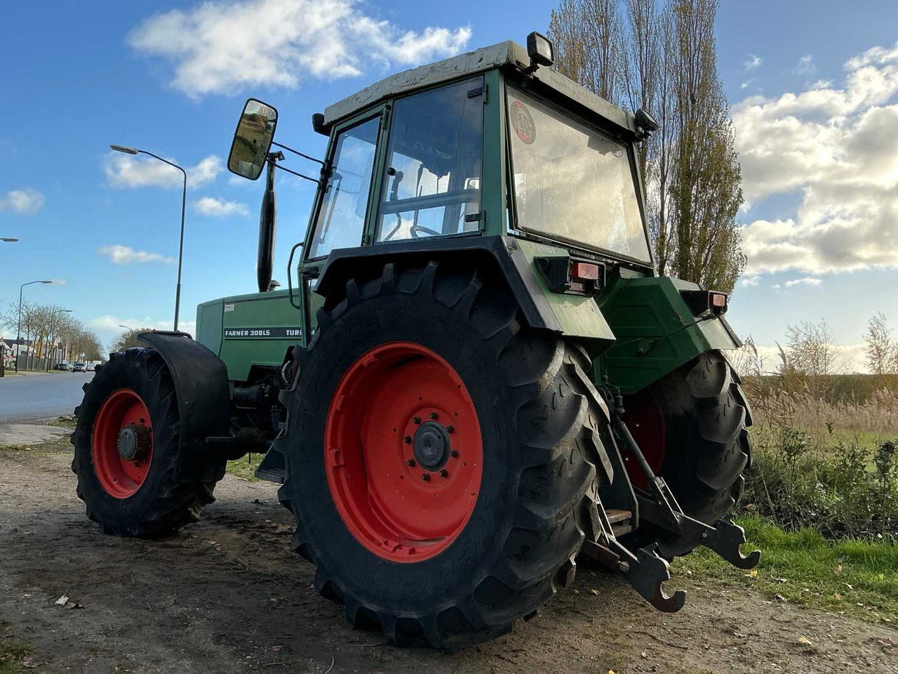 FENDT FARMER 309 LSA TURBOMATIK FOUR-WHEEL DRIVE AGRICULTURAL TRACTOR - Traktor: gambar 3 FENDT FARMER 309 LSA TURBOMATIK FOUR-WHEEL DRIVE AGRICULTURAL TRACTOR - Traktor: gambar 3