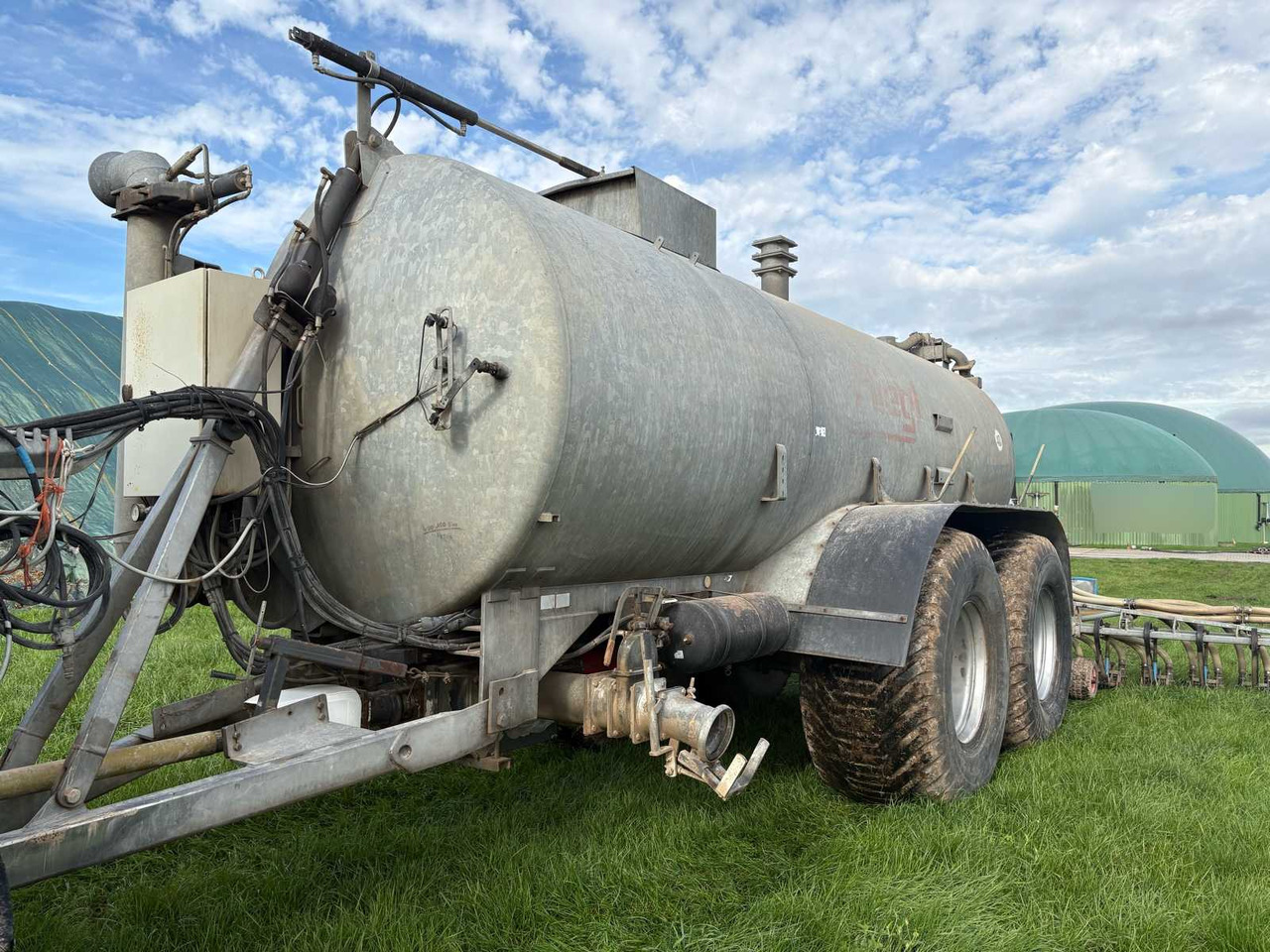 FLIEGL Güllefass mit Schleppschuhverteiler und Scheibeninjektor - Penyebar kotoran: gambar 3 FLIEGL Güllefass mit Schleppschuhverteiler und Scheibeninjektor - Penyebar kotoran: gambar 3