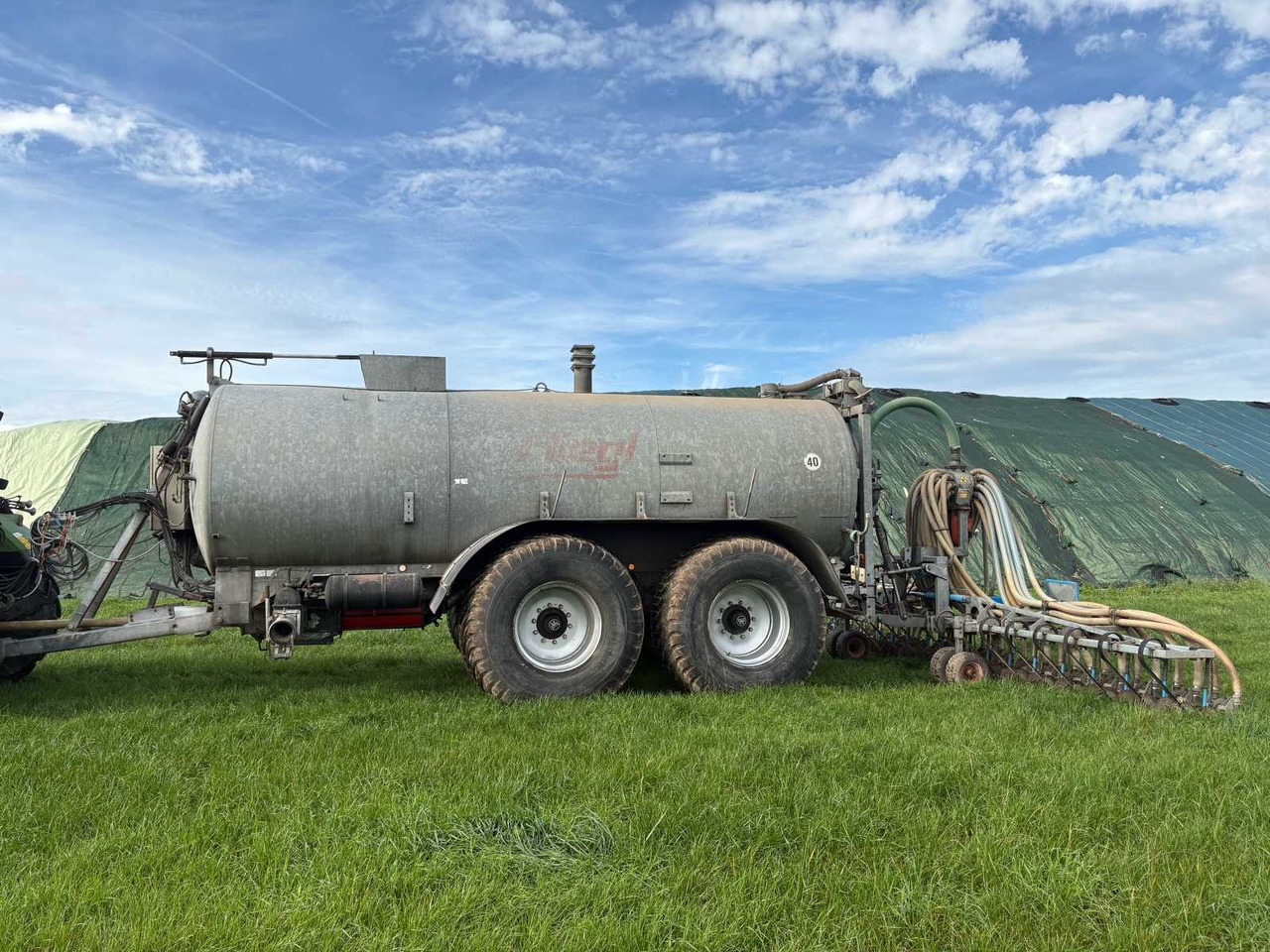 FLIEGL Güllefass mit Schleppschuhverteiler und Scheibeninjektor - Penyebar kotoran: gambar 1 FLIEGL Güllefass mit Schleppschuhverteiler und Scheibeninjektor - Penyebar kotoran: gambar 1