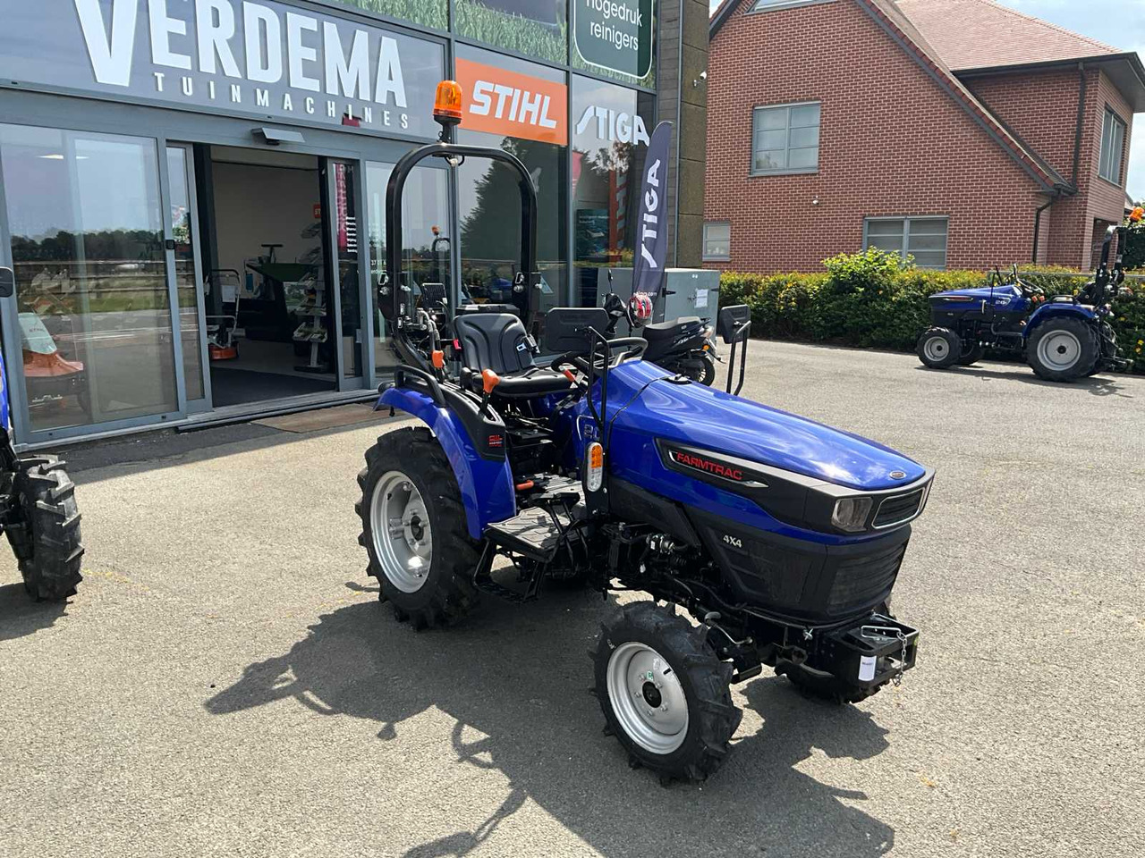 Farmtrac 20 - Traktor kompak: gambar 5 Farmtrac 20 - Traktor kompak: gambar 5