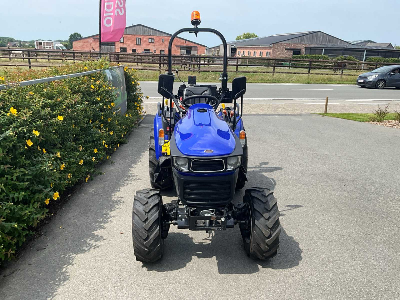 Farmtrac 26H - Traktor kompak: gambar 3 Farmtrac 26H - Traktor kompak: gambar 3