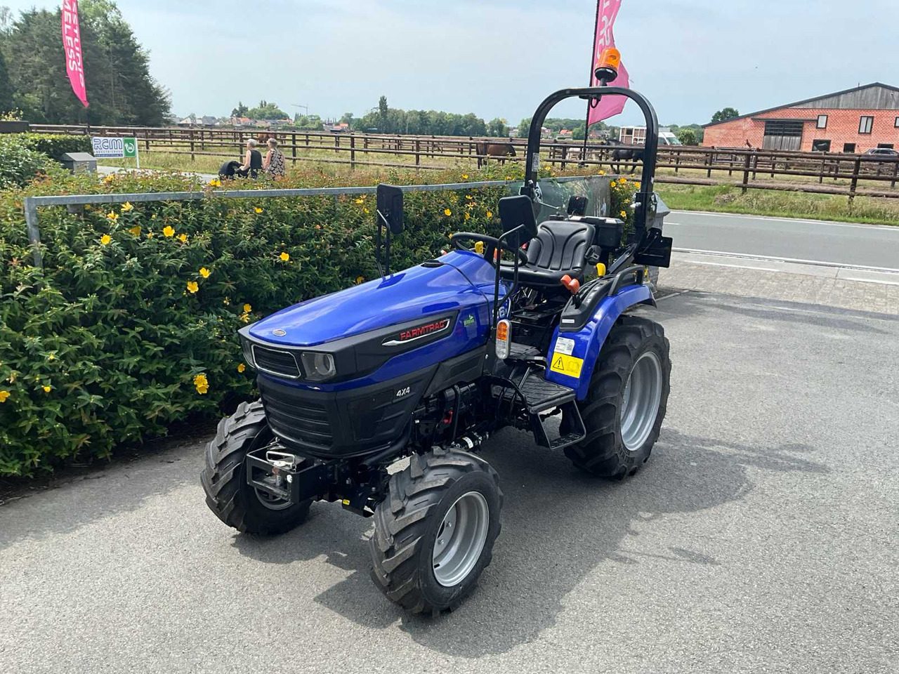 Farmtrac 26H - Traktor kompak: gambar 1 Farmtrac 26H - Traktor kompak: gambar 1