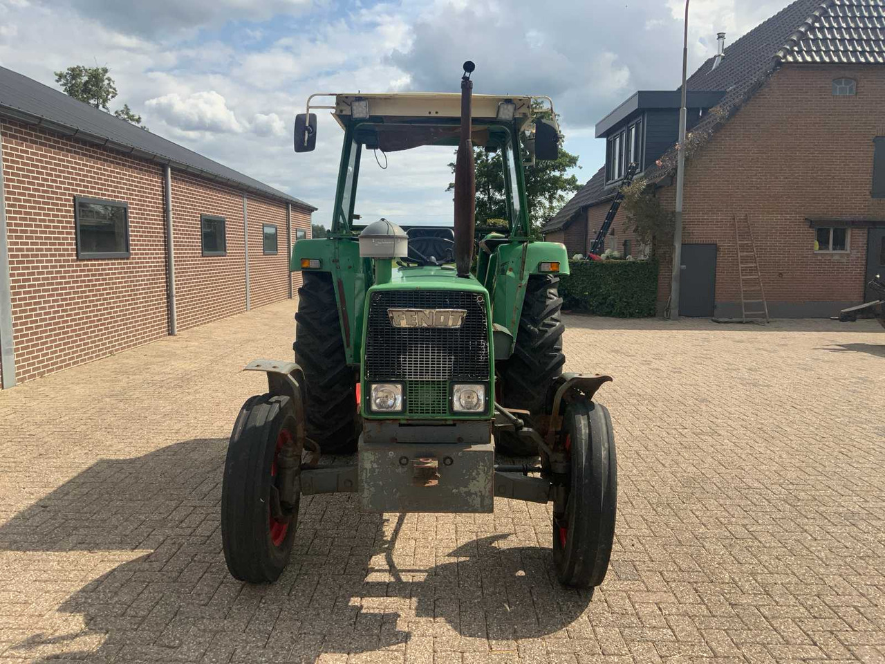 Fendt Farmer 108S - Traktor: gambar 2 Fendt Farmer 108S - Traktor: gambar 2