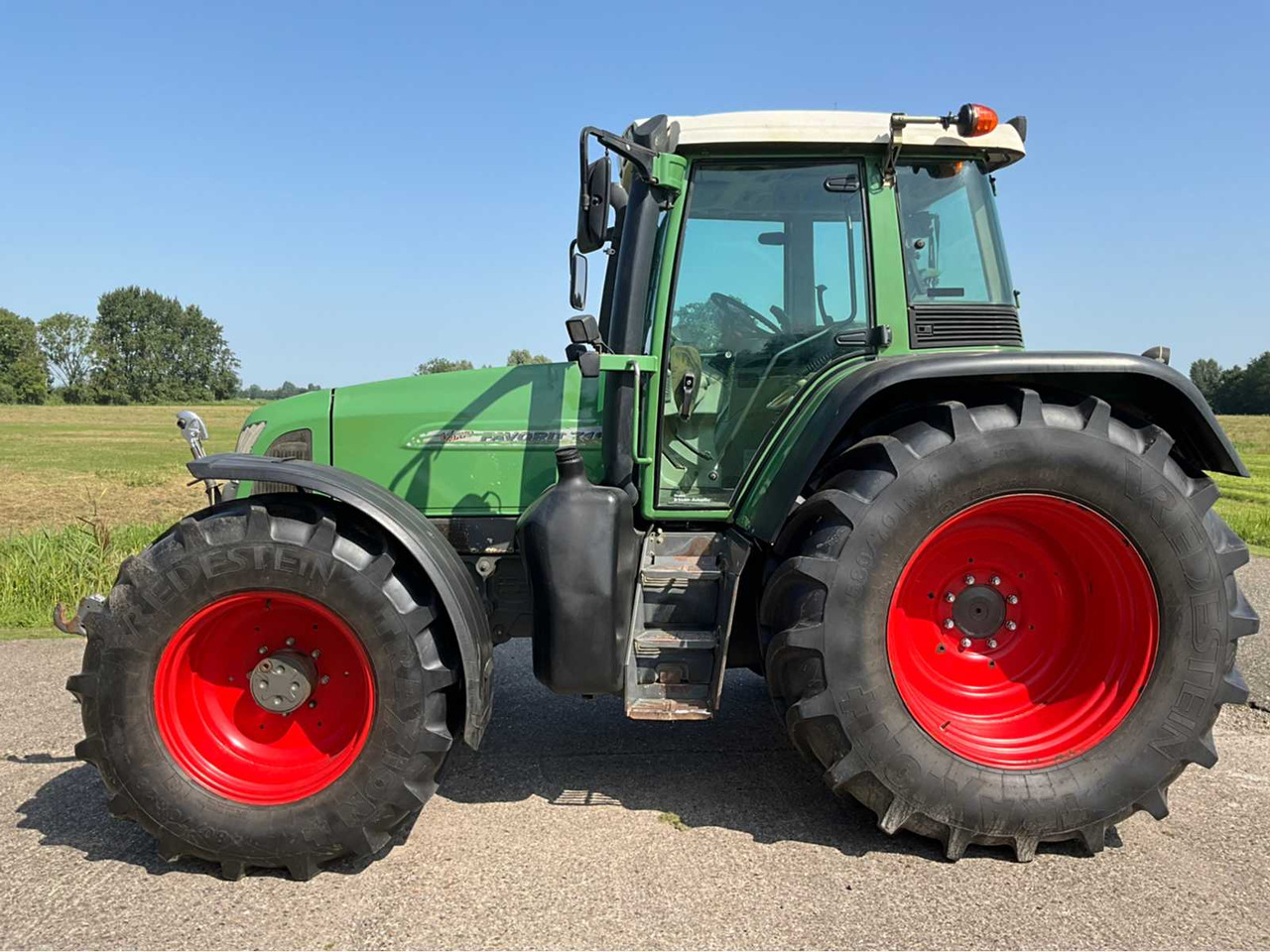 Fendt Favorit 716 Vario - Traktor: gambar 5 Fendt Favorit 716 Vario - Traktor: gambar 5