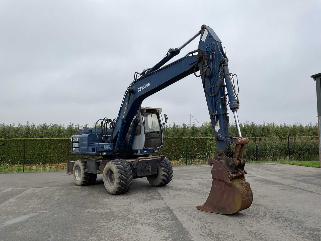 Fiat Hitachi Etec 815B - Ekskavator roda: gambar 1 Fiat Hitachi Etec 815B - Ekskavator roda: gambar 1