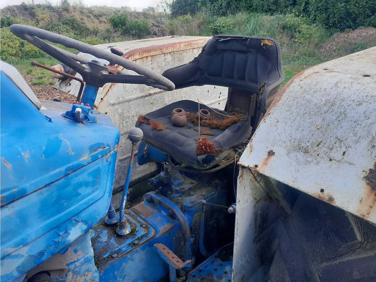 Ford 2000 - Traktor: gambar 5 Ford 2000 - Traktor: gambar 5