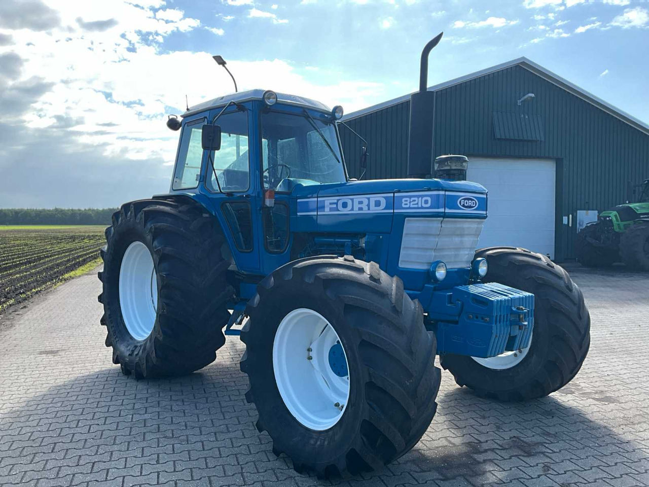 Ford 8210 - Traktor: gambar 4 Ford 8210 - Traktor: gambar 4