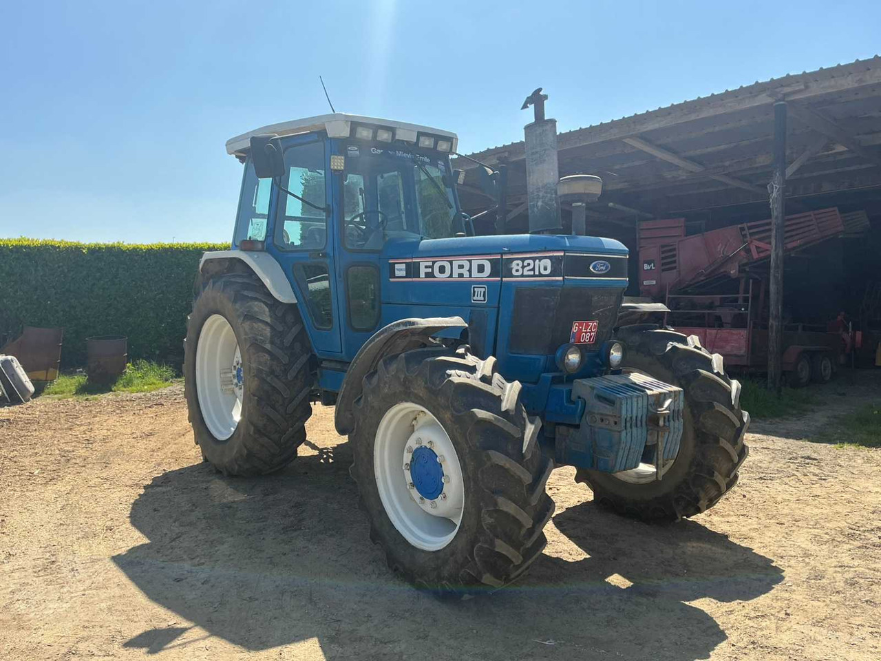 Ford 8210 Gen 3 - Traktor: gambar 3 Ford 8210 Gen 3 - Traktor: gambar 3