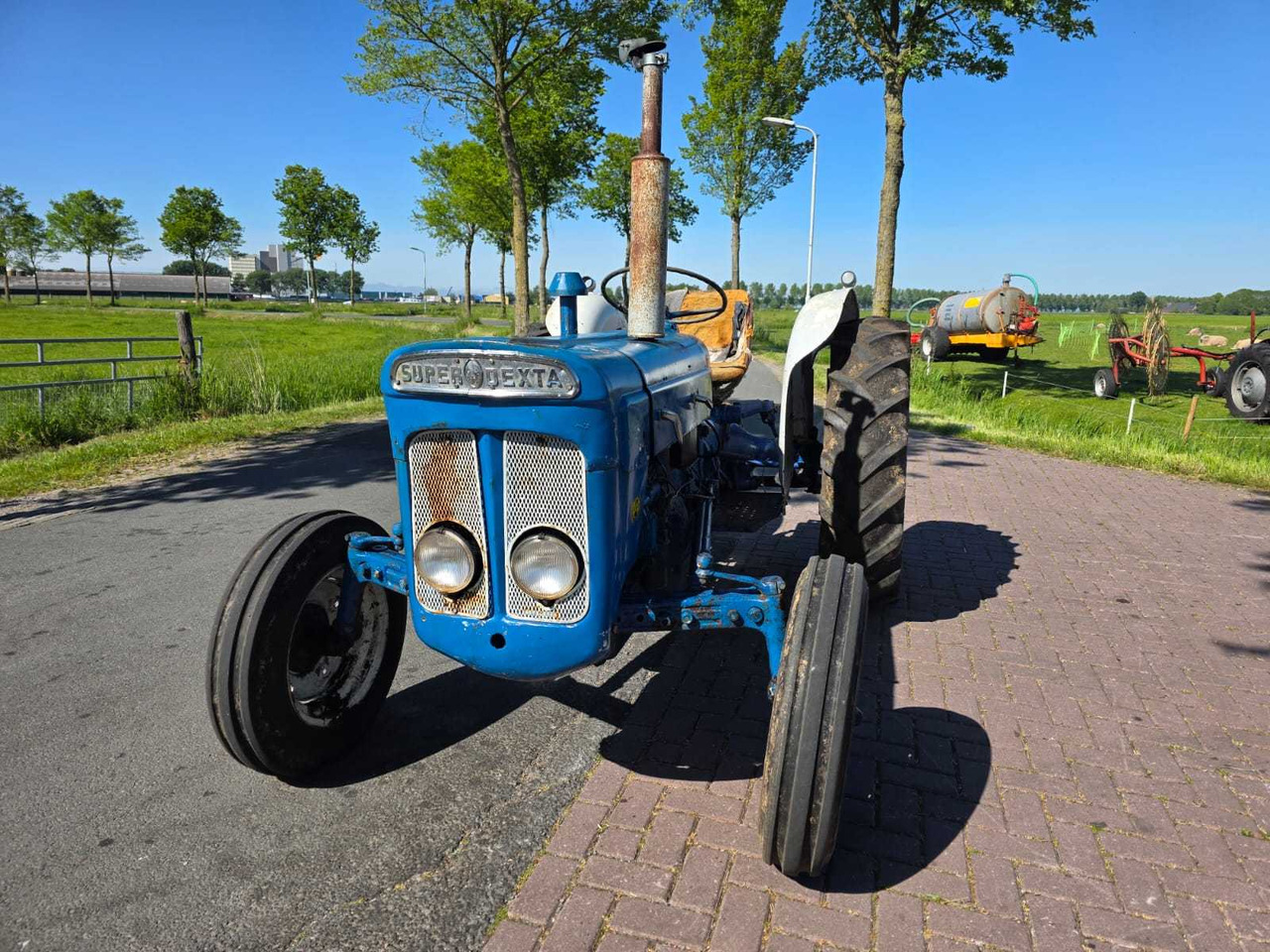 Ford Super Dexta - Traktor: gambar 3 Ford Super Dexta - Traktor: gambar 3