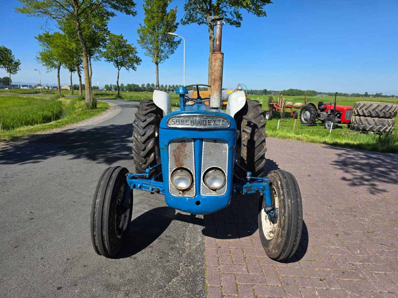Ford Super Dexta - Traktor: gambar 4 Ford Super Dexta - Traktor: gambar 4