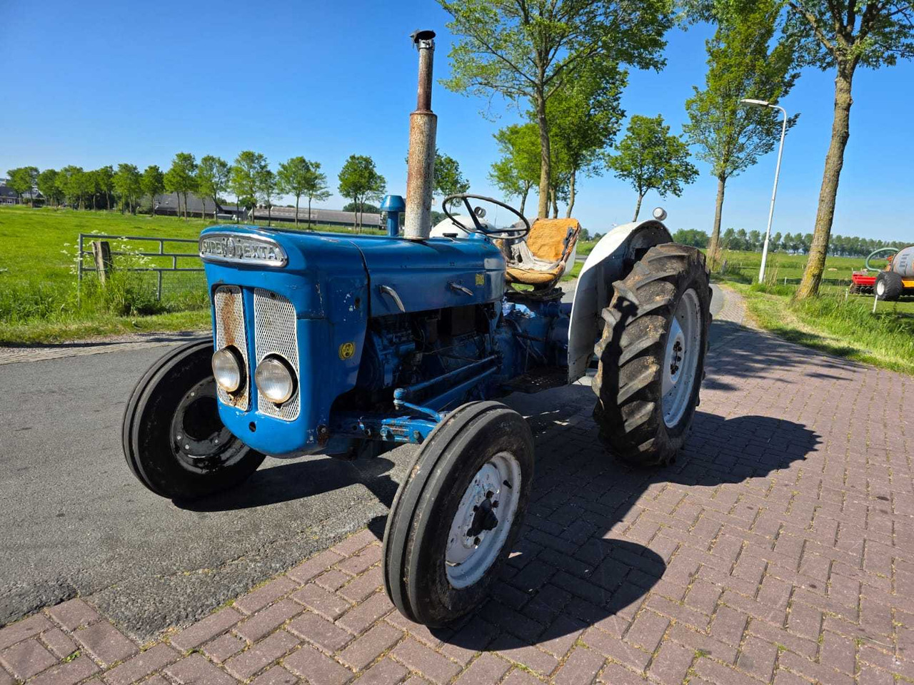Ford Super Dexta - Traktor: gambar 2 Ford Super Dexta - Traktor: gambar 2